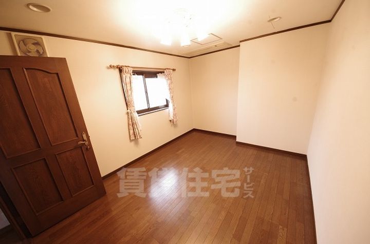 鷹殿町25-17貸家の子供部屋