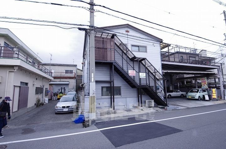 鷹殿町25-17貸家の外観