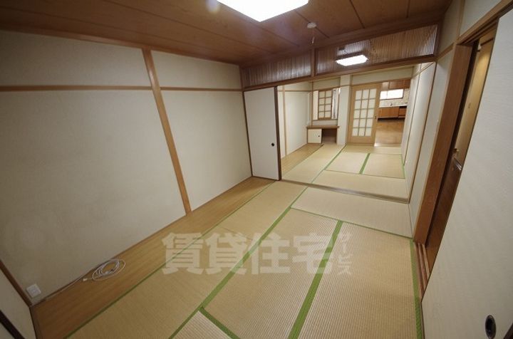 鷹殿町25-17貸家の寝室