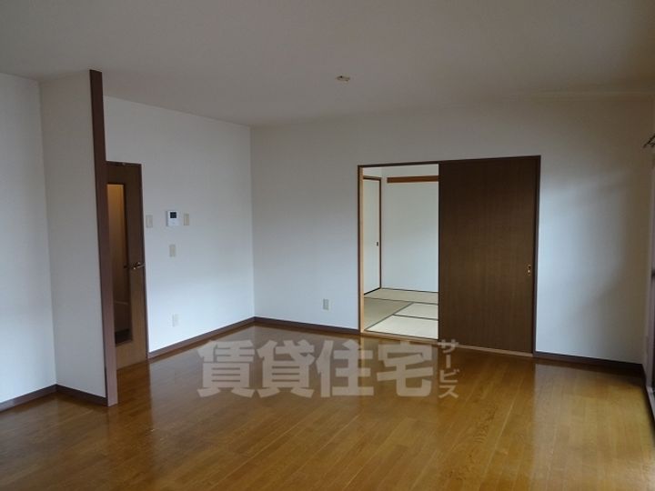 レジデンス社が丘の居間