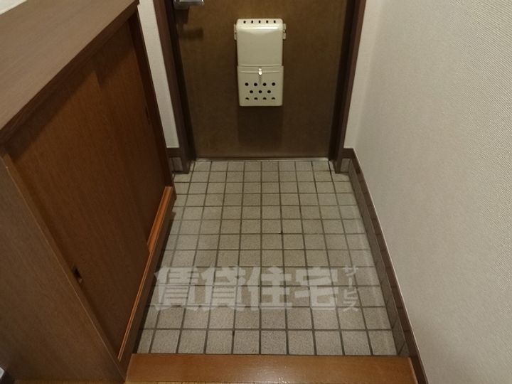 レジデンス社が丘の玄関