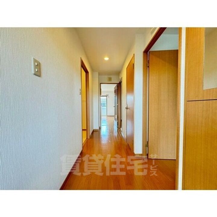 グローヴ大久手A棟の玄関