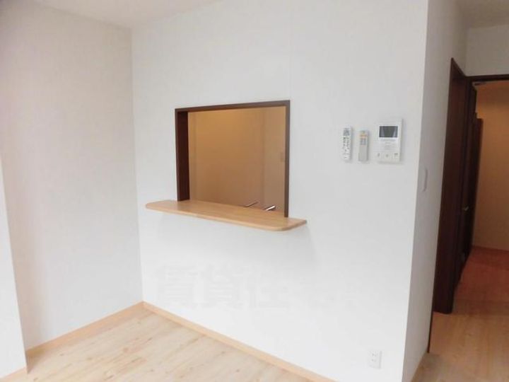 大阪府豊中市中桜塚4丁目の賃貸マンションの居間