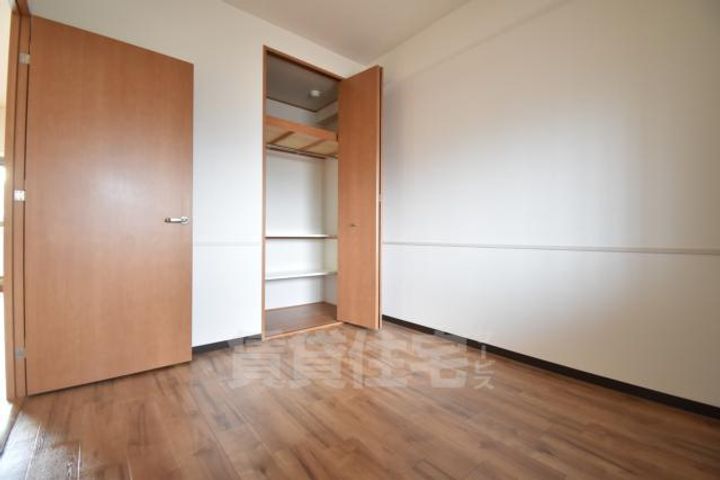 大阪府茨木市寺田町の賃貸マンションの寝室