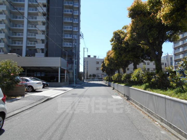 オルソパール伝馬の周辺