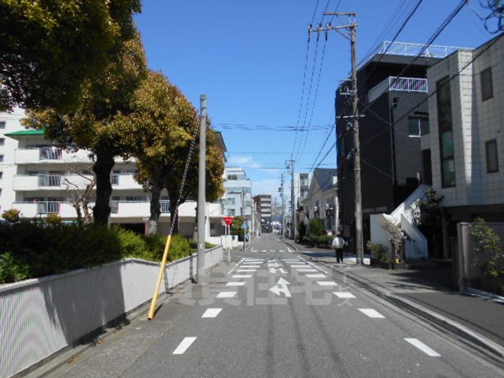 オルソパール伝馬の周辺