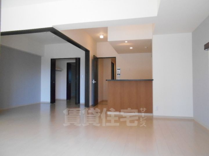 オルソパール伝馬の居間