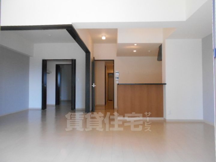 オルソパール伝馬の居間