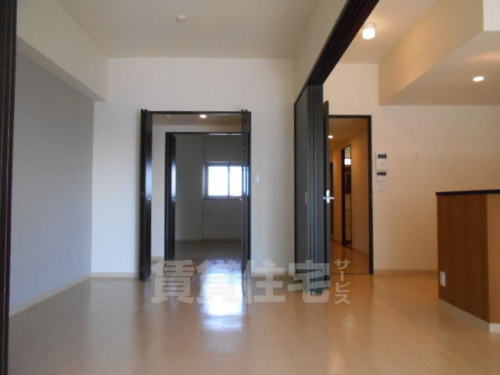 オルソパール伝馬の居間