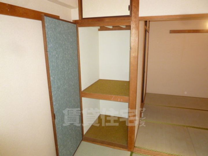 大阪府豊中市利倉西1丁目の賃貸マンションの内装