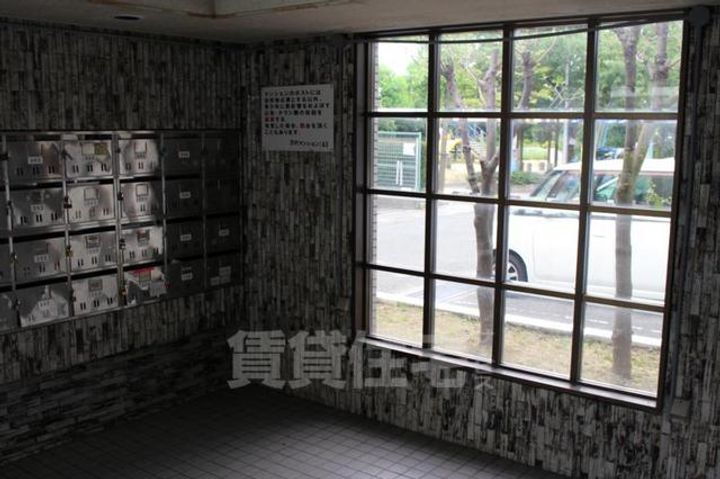 大阪府豊中市利倉西1丁目の賃貸マンションの玄関