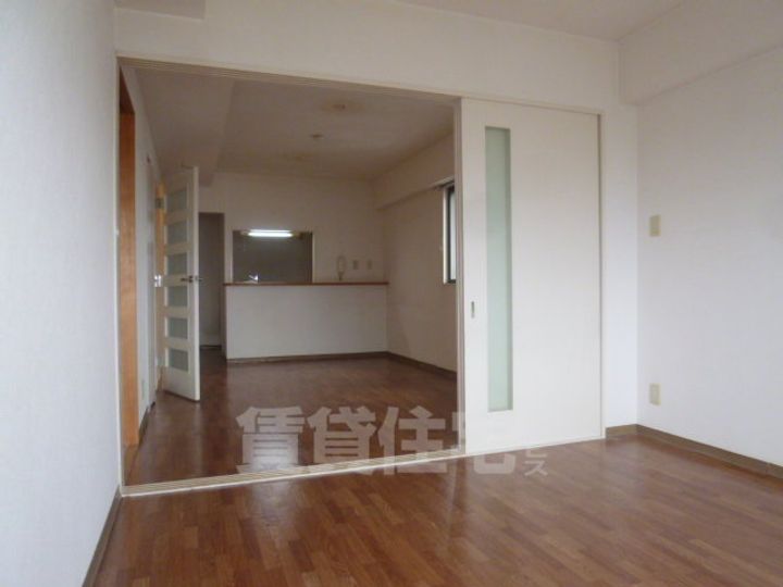 デルニエアンの居間