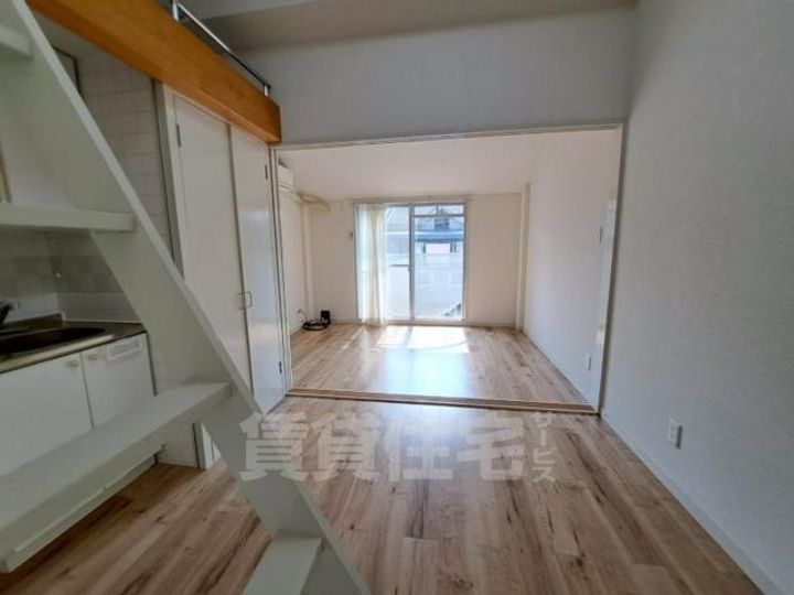 トラッディハウス服部の居間