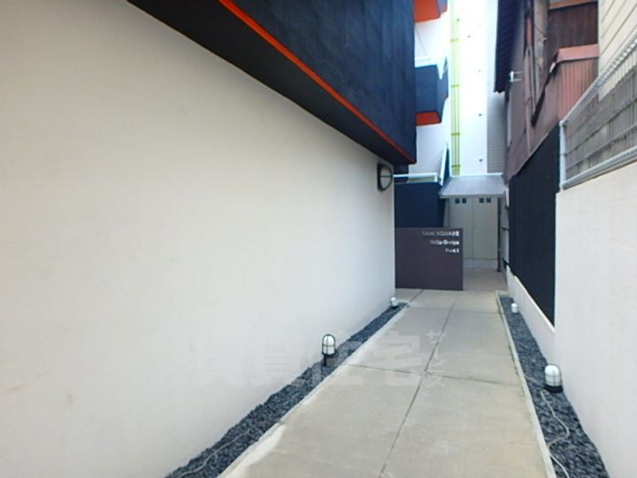 SAMSQUARE四条大宮(サムスクエア)の玄関