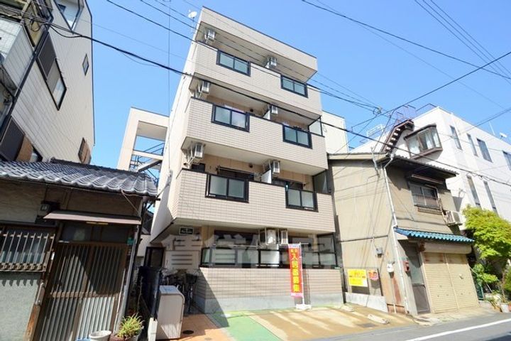 デーアエテルノの外観