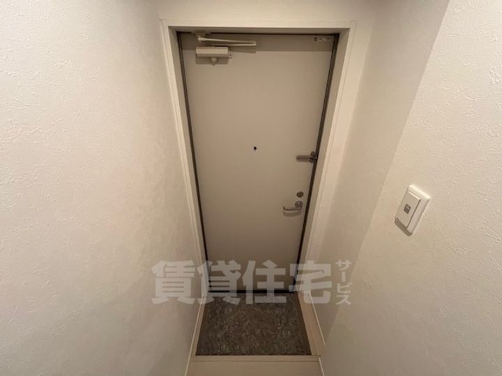 大阪府大阪市西淀川区花川2丁目の賃貸アパートの玄関