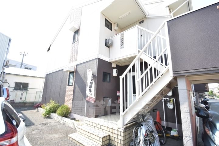 大阪府和泉市富秋町3丁目の賃貸アパートの玄関