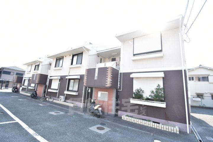 大阪府和泉市富秋町3丁目の賃貸アパートの外観