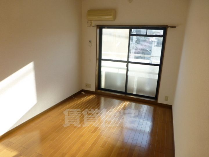 大阪府堺市堺区榎元町3丁の賃貸マンションの居間