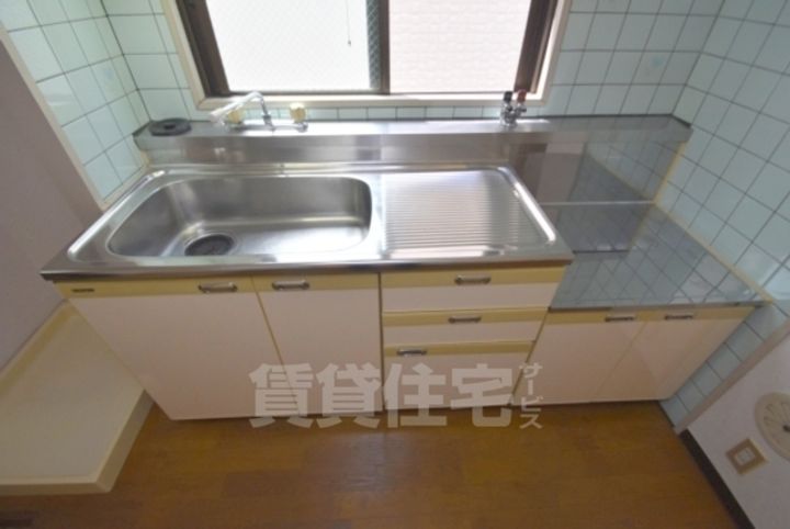 大阪府大阪市城東区成育4丁目の賃貸マンションのキッチン