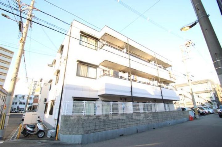 ロイヤルカーサ姫里の外観