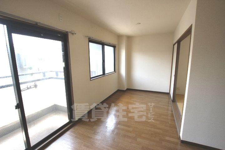 ロイヤルカーサ姫里の居間