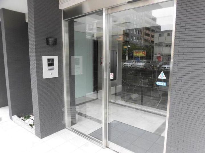 大阪府豊中市南桜塚2丁目の賃貸マンションの玄関