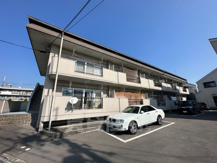 川上サニーハイツの外観