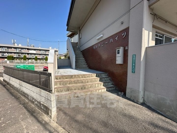 川上サニーハイツの玄関