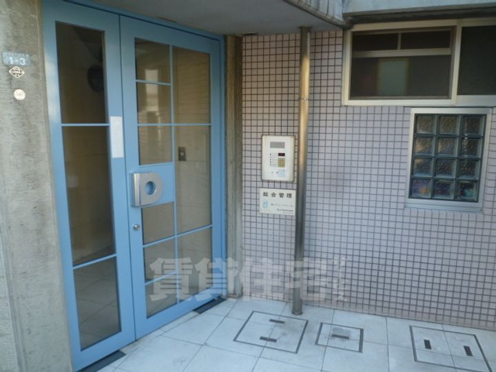 PALAZZINAエスタ蛍池の玄関