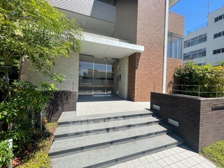 大阪府高槻市上土室6丁目の賃貸マンションの玄関