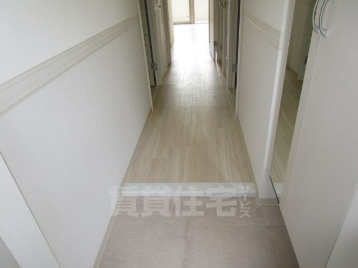 大阪府高槻市上土室6丁目の賃貸マンションの玄関