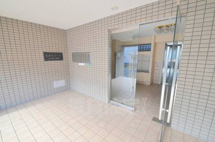 エルドラード上ヶ原2番館の玄関