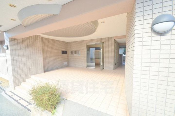 エルドラード上ヶ原2番館の玄関