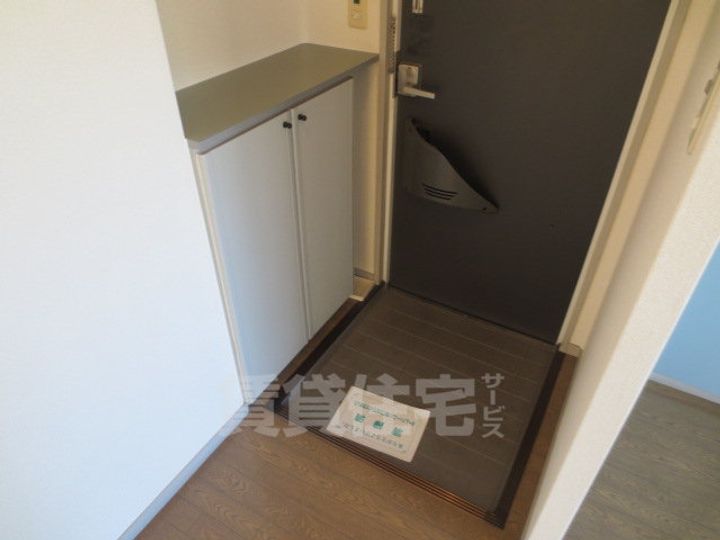 大阪府茨木市沢良宜西2丁目の賃貸アパートの玄関