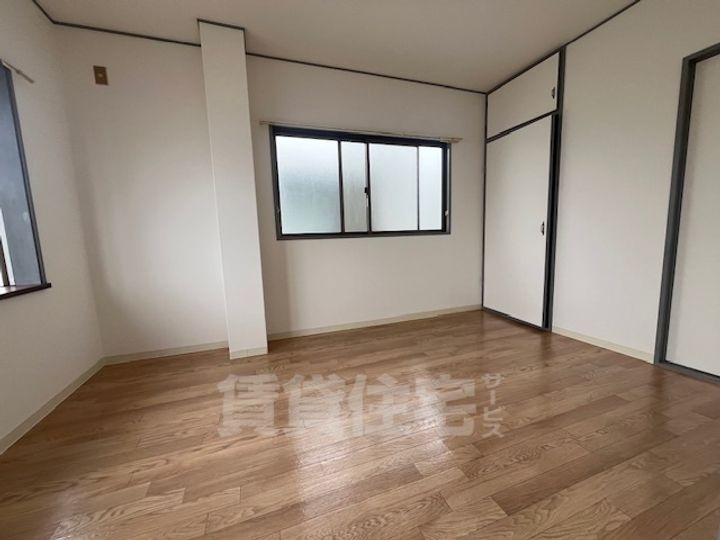 大阪府茨木市小柳町の賃貸マンションの寝室