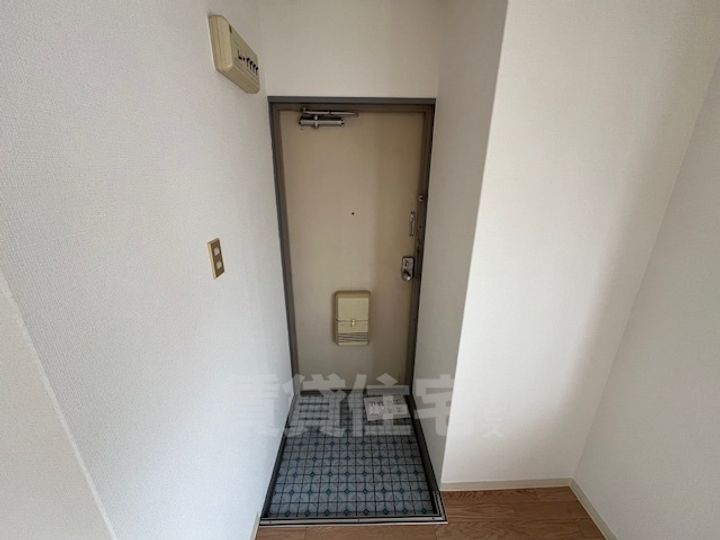 大阪府茨木市小柳町の賃貸マンションの玄関