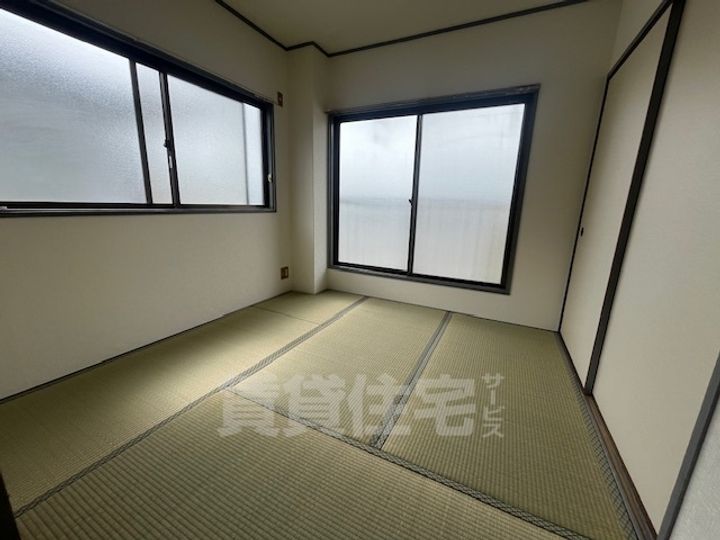 大阪府茨木市小柳町の賃貸マンションの寝室