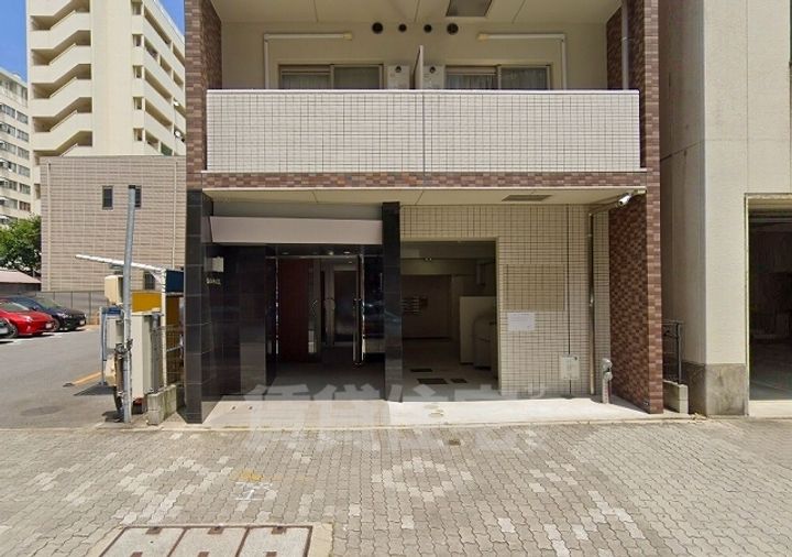 ウイステリア名城の玄関