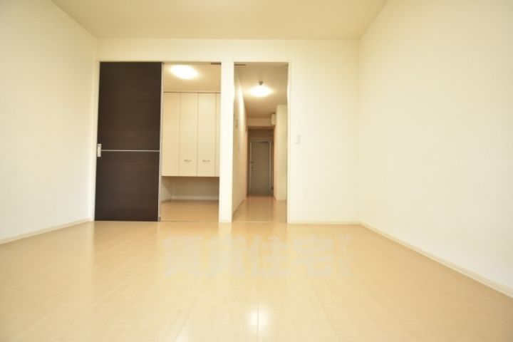 大阪府堺市西区鳳東町2丁の賃貸アパートの居間