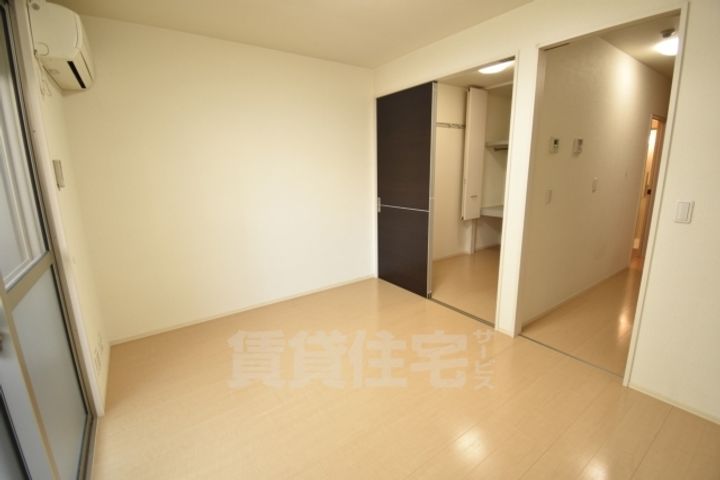 大阪府堺市西区鳳東町2丁の賃貸アパートの寝室