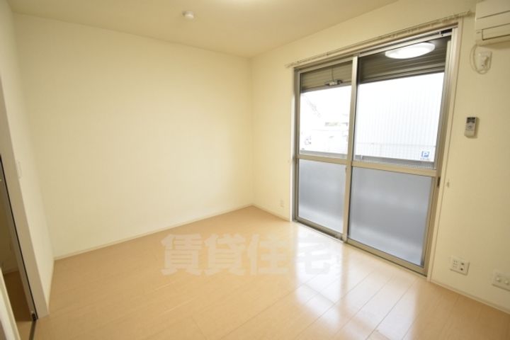 大阪府堺市西区鳳東町2丁の賃貸アパートの寝室