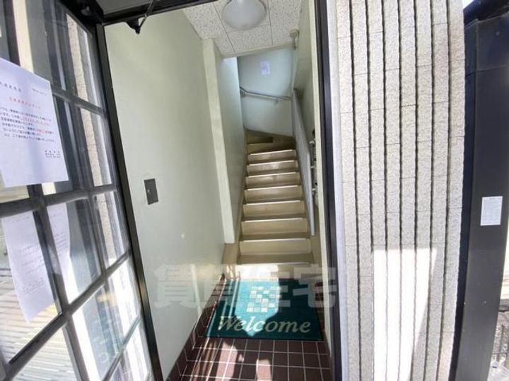 敷島第6マンションの玄関