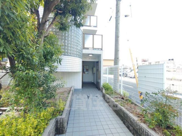 大阪府茨木市新和町の賃貸マンションの玄関