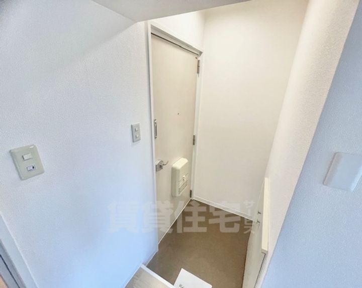 大阪府茨木市新和町の賃貸マンションの玄関