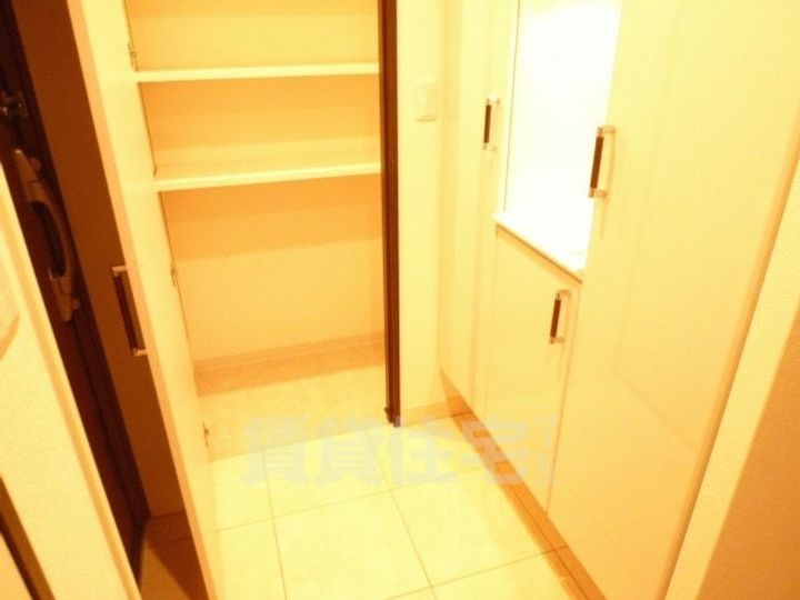 大阪府堺市堺区北瓦町1丁の賃貸マンションの内装