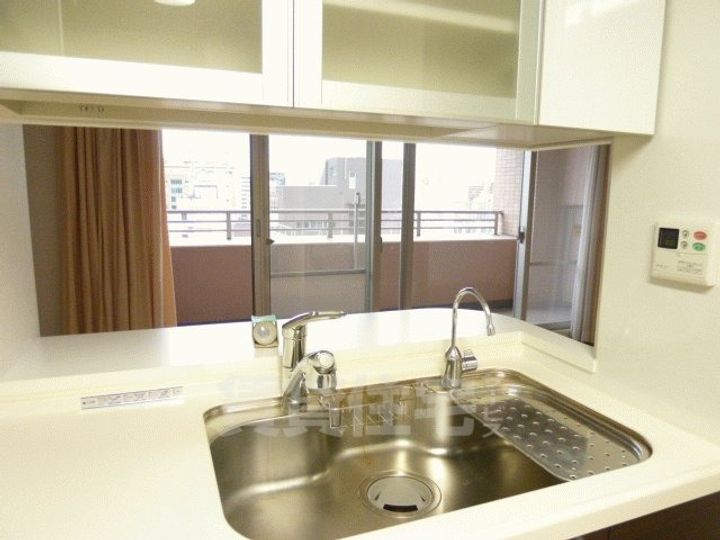 大阪府堺市堺区北瓦町1丁の賃貸マンションのキッチン