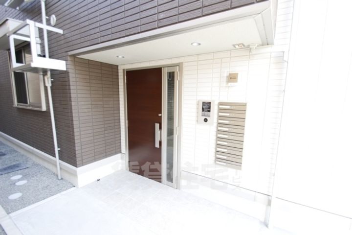 大阪府堺市堺区一条通の賃貸アパートの玄関