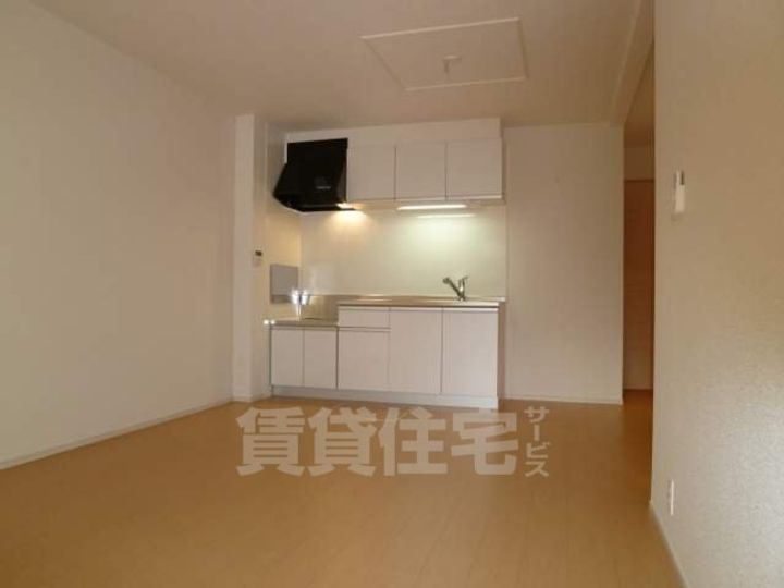 大阪府堺市西区草部の賃貸アパートの居間