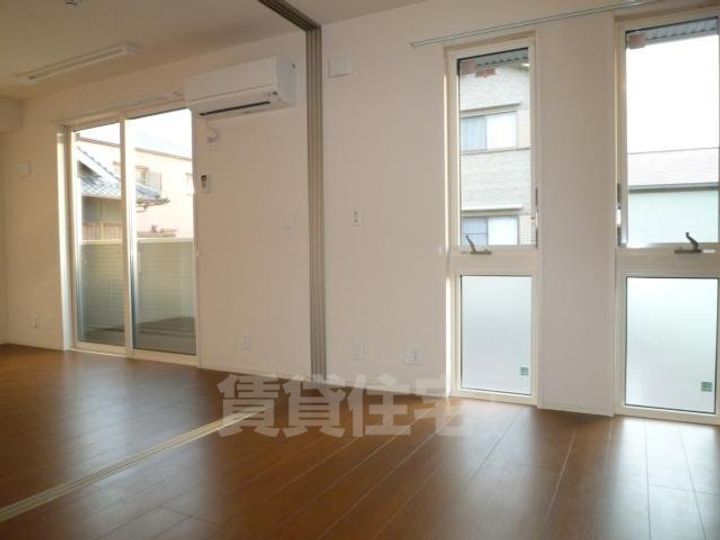 大阪府堺市堺区出島町4丁の賃貸アパートの居間